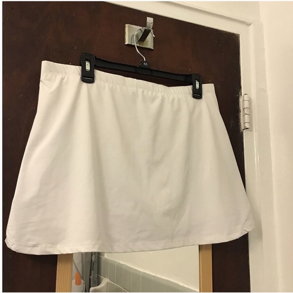 White Tennis Skort 🎾 - Picture 4 of 4